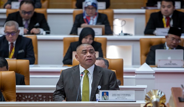 Menteri Besar Perak, Datuk Seri Saarani Mohamad, berucap pada Mesyuarat Kedua, Tahun Ketiga Dewan Negeri Ke-15 Perak Darul Ridzuan di Bangunan Perak Darul Ridzuan hari ini/Foto BERNAMA